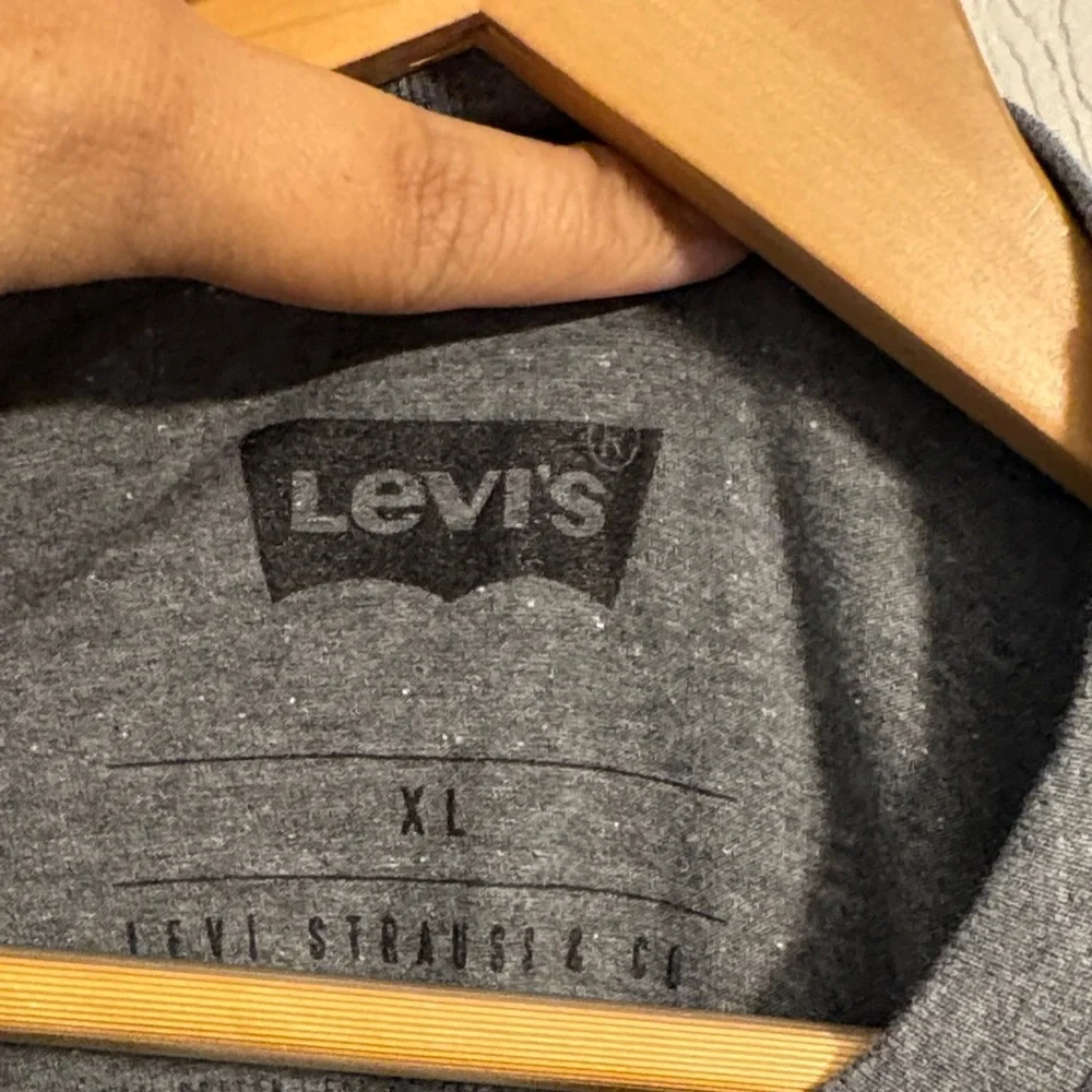 Levi's Charcoal Tee with Red Graphic